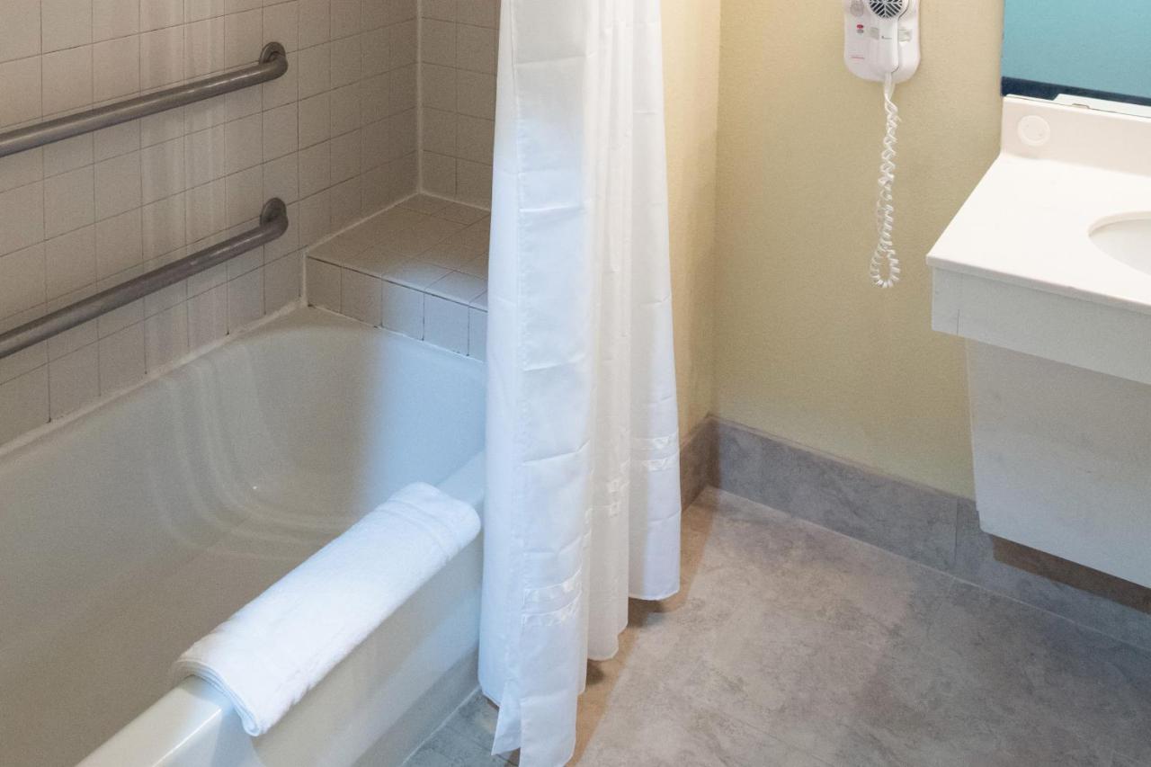 Americas Best Value West Point Exterior photo
